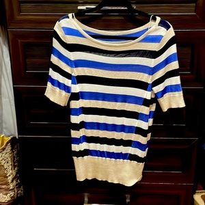 Black house white market top